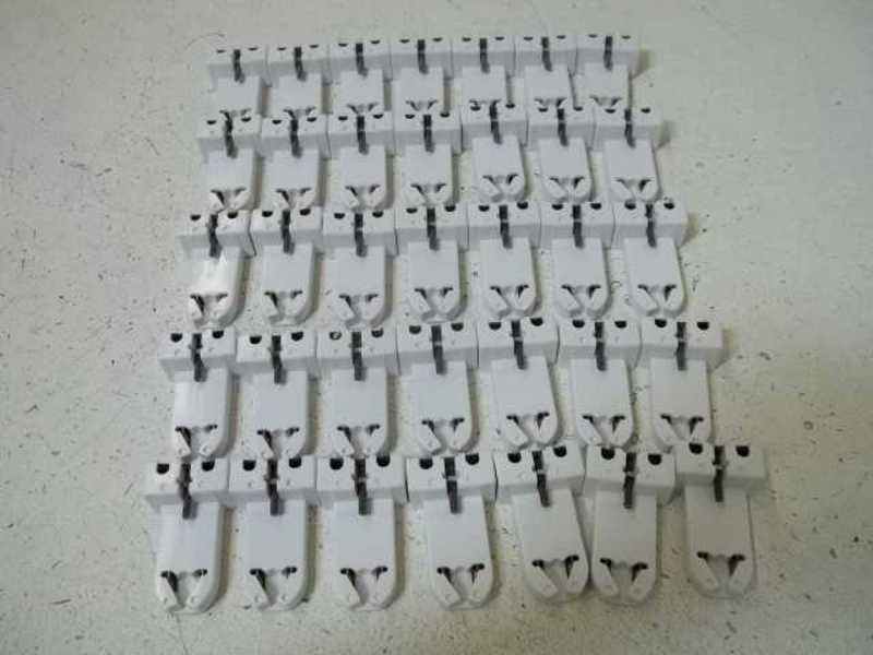 LEVITON 109-390 LAMP HOLDER  NSNP