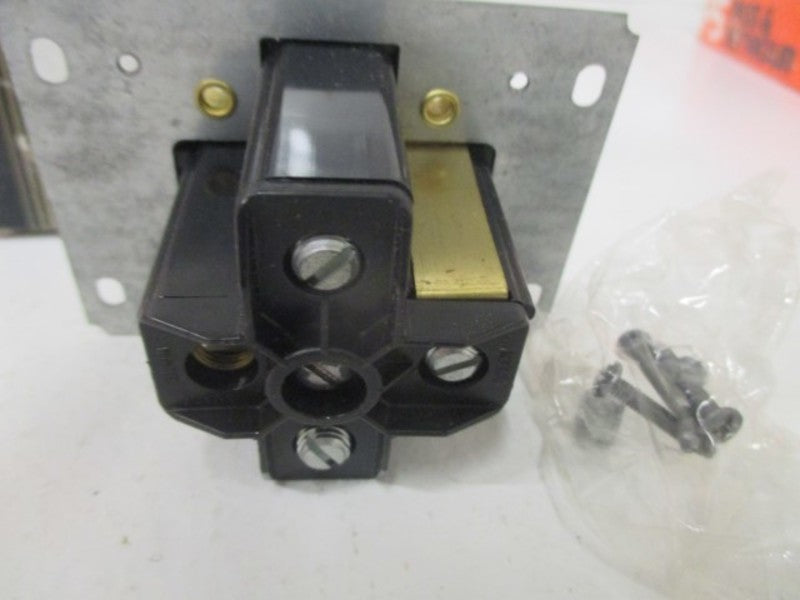 LEVITON 278 FLUSH MOUNT POWER OUTLET  NSMP