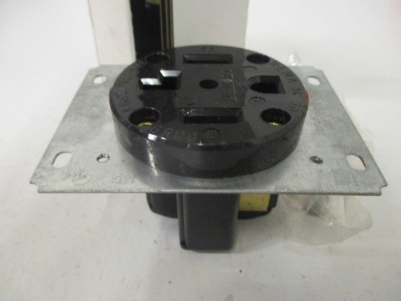 LEVITON 278 FLUSH MOUNT POWER OUTLET  NSMP