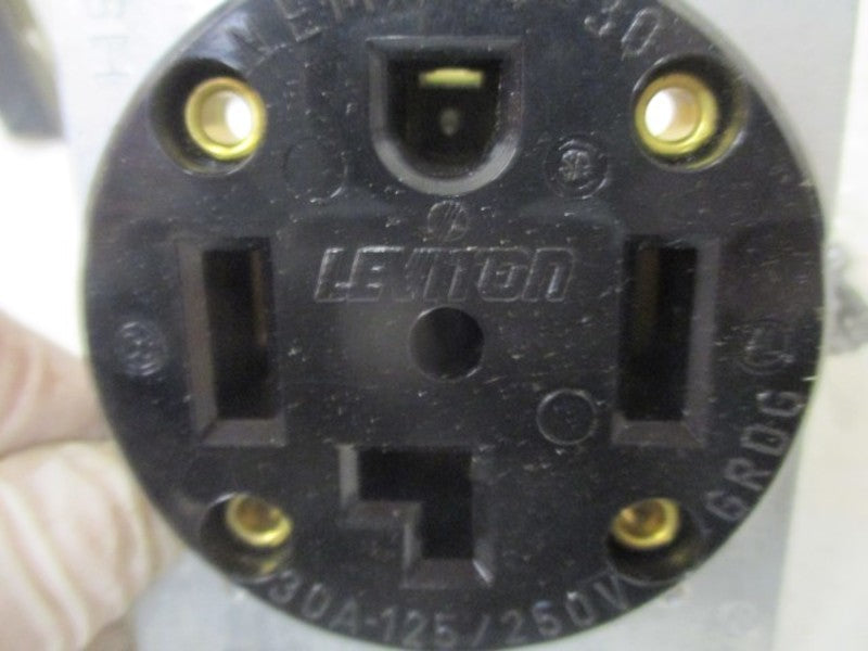 LEVITON 278 FLUSH MOUNT POWER OUTLET  NSMP