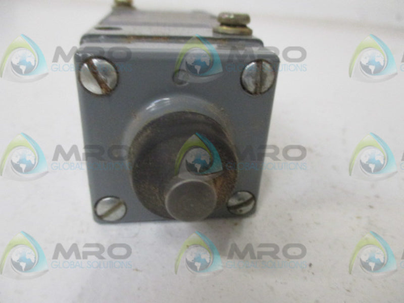 SQUARE D 9007-B062E LIMIT SWITCH (AS PICTURED)  NSMP