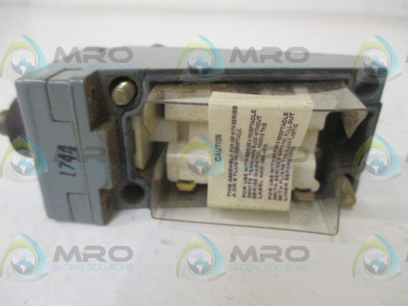SQUARE D 9007-B062E LIMIT SWITCH (AS PICTURED)  NSMP