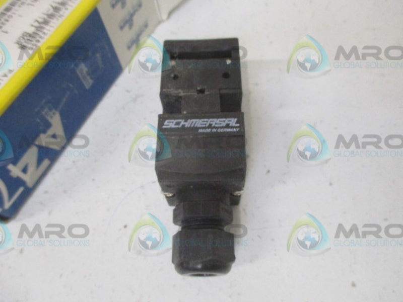 SCHMERSAL AZ 17-11ZI-B6R  KEYED INTERLOCK (AS PICTURED)  NSMP