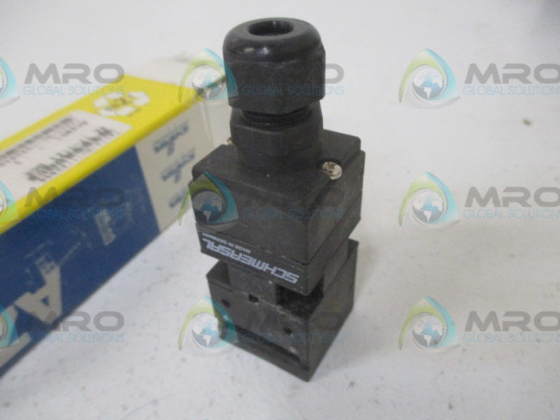SCHMERSAL AZ 17-11ZI-B6R  KEYED INTERLOCK (AS PICTURED)  NSMP