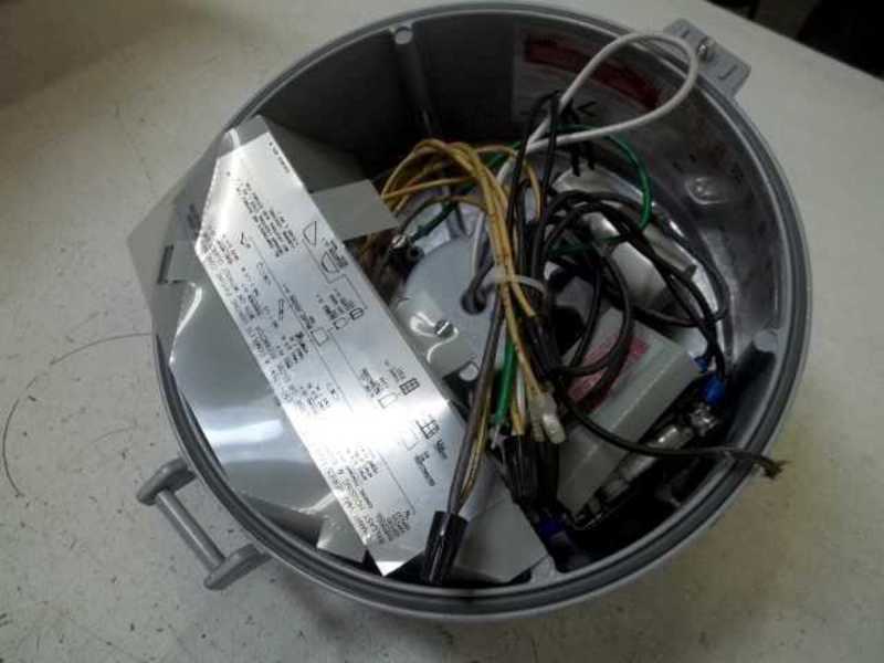 CROUSE-HINDS VMVS070/480-S658 HIGH PRESSURE SODUIM LIGHT FIXTURE  UNMP