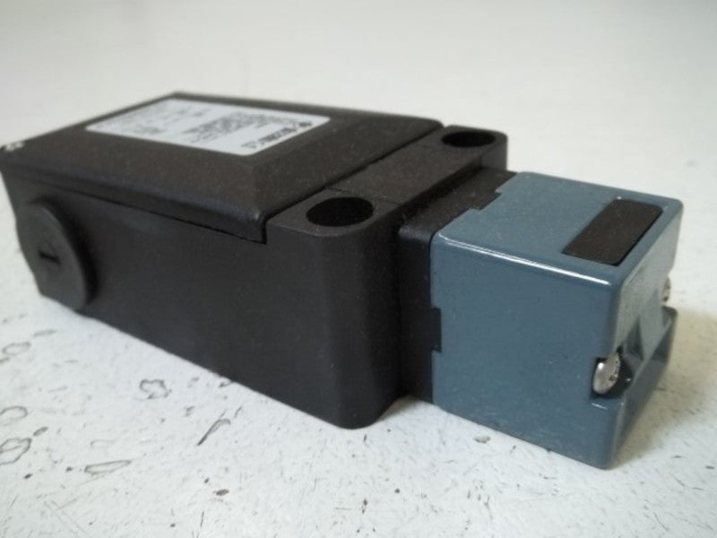 PIZZATO FS 0696E024-F SAFETY SWITCH  NSMP