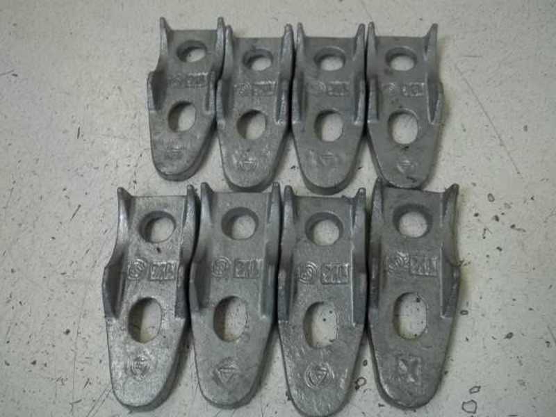 LOT OF 8 APPLETON CLB125M 1-1/4" CONDUIT CLAMP NSNP