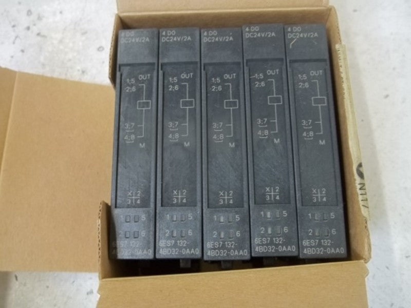 SIEMENS 6ES7 132-4BD32-0AA0 DIGITAL OUTPUT (5 IN BOX)  NSMP