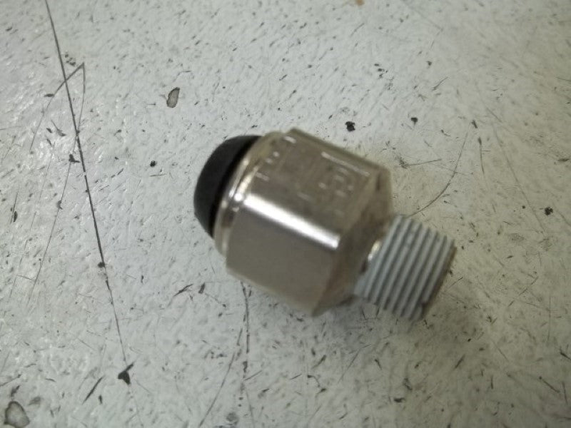 LOT OF 8 PARKER F3PB8-1/8 CONNECTOR NSNP