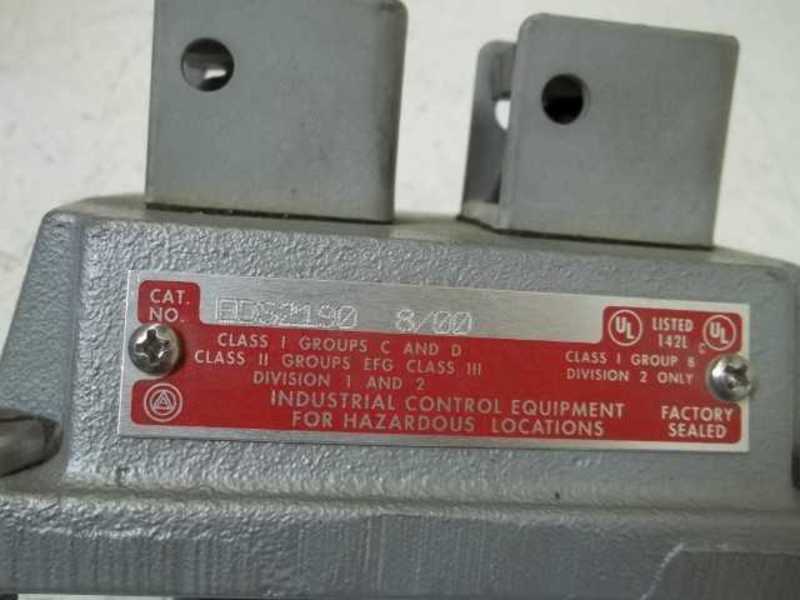 CROUSE-HINDS EDS2190 8/00 PUSHBUTTON SWITCH EXPLOSION PROOF  NSNP