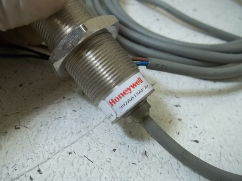 hOHEYWELL A992AA18APA2 PROXIMITY SWITCH  UNMP