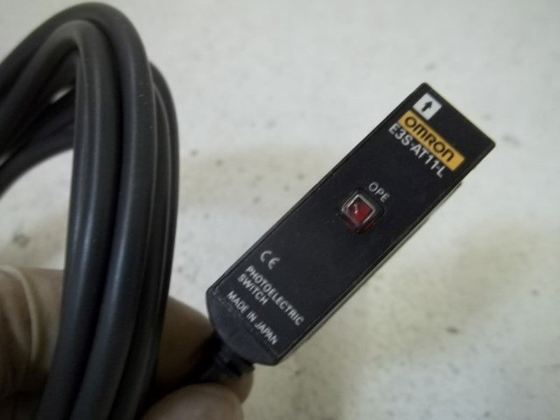 OMRON E3S-AT11-L PHOTOELECTRIC SENSOR  UNMP