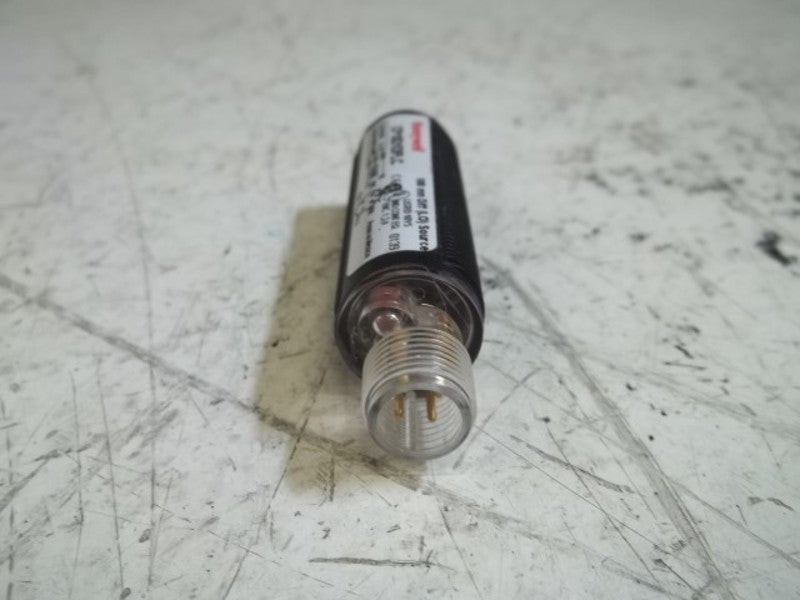 HONEYWELL CP18D1DPLC PHOTOELECTRIC ENERGETIC DIFFUSE CYLINDRICAL  UNMP