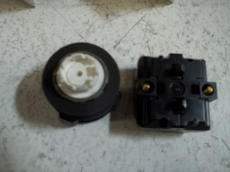 MICRO SWITCH PTP46B PUSHBUTTON  NSMP