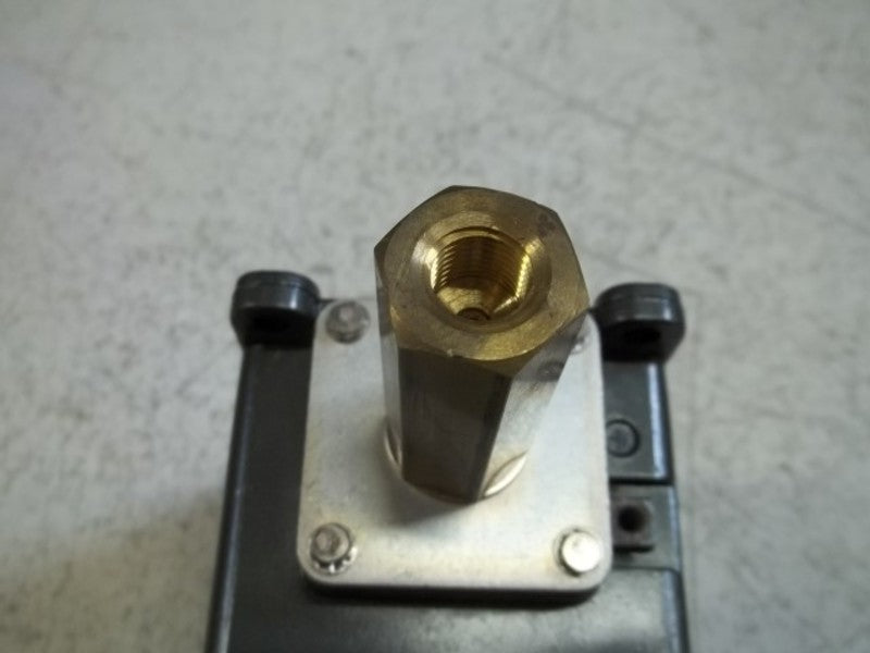 UNITED ELECTRIC H105D-270 PRESSURE SWITCH 0-200 PSI  NSMP