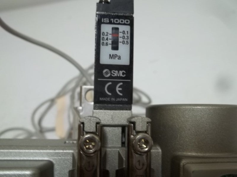 SMC AF30-N03-Z WITH AR30-N03E-Z PNEUMATIC FILTER REGULATOR  UNMP