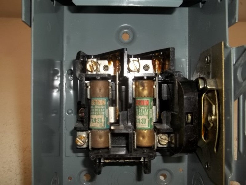 SQUARE D D221NR6 FUSIBLE SAFETY SWITCH  UNMP