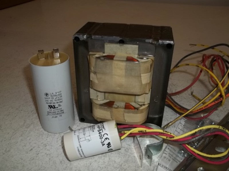 UNIVERSAL S400TR1AC4M AUTOTRANSFORMER  NSMP