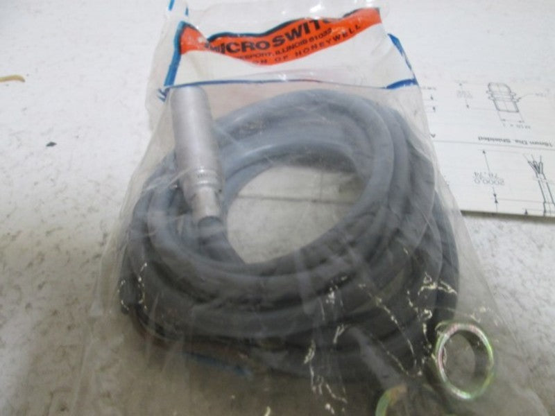 MICRO SWITCH 922AA2W-A9P-L PROXIMITY SWITCH  NSMP