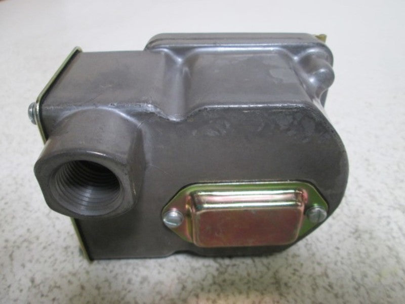 BARKSDALE D2T-A3SS 480V 10A 0.03-3PSI UNMP
