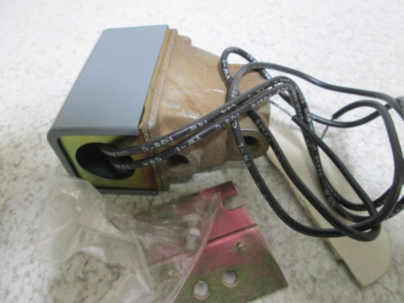 MCC POWERS 134-1404 SOLENOID 3-WAY AIR VALVE  NSMP