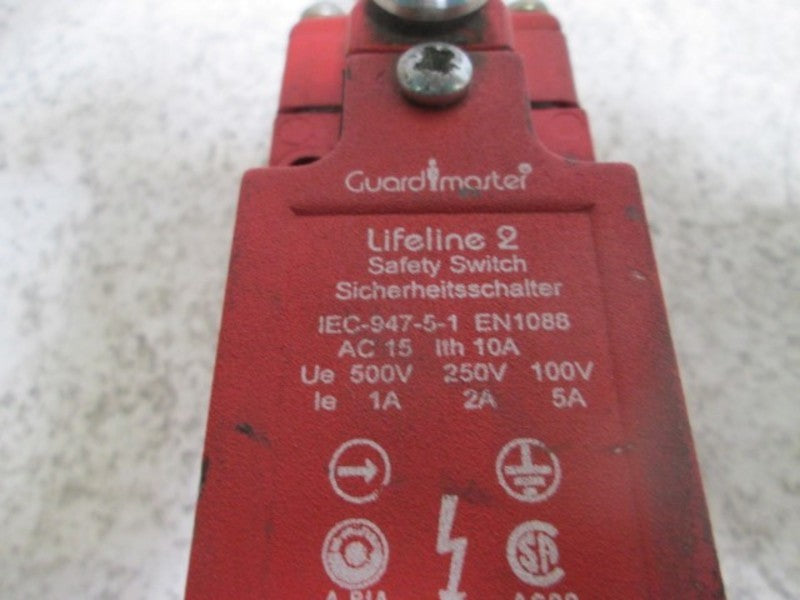 ALLEN BRADLEY 440E-C13033 GUARDMASTER SAFETY SWITCH (AS PICTURED)  UNMP