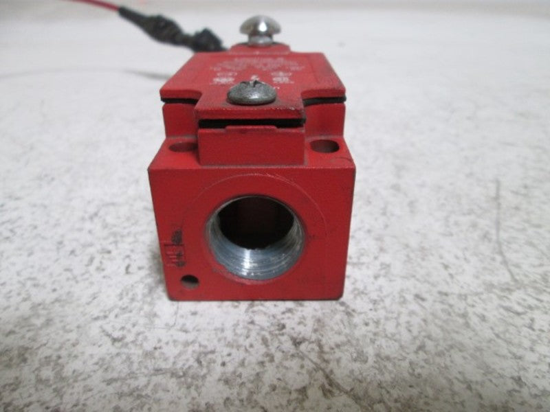 ALLEN BRADLEY 440E-C13033 GUARDMASTER SAFETY SWITCH (AS PICTURED)  UNMP
