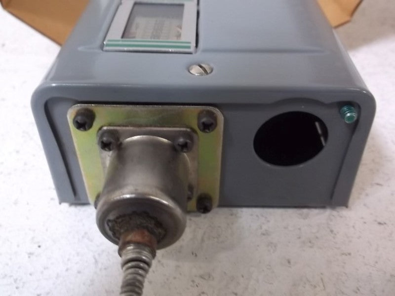 JOHNSON CONTROLS  P70AA-6 NSMP