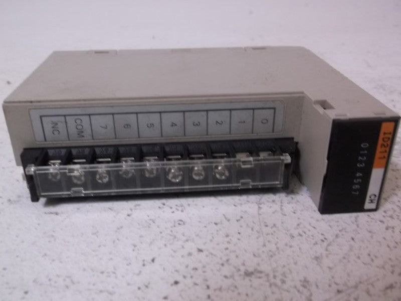 OMRON C200H-ID211 INPUT MODULE 8 POINT  UNMP