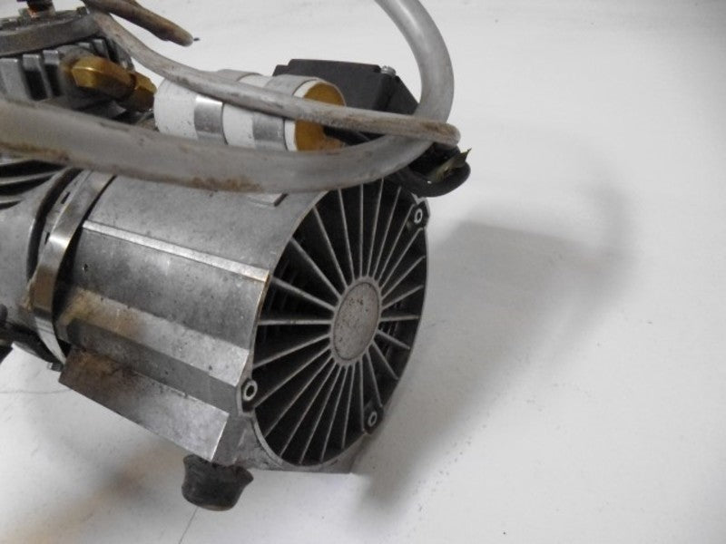 KNF NEUBERGER UN035.1.52ANI VACUUM PUMP 3.75A (AS PICTURED)  UNMP
