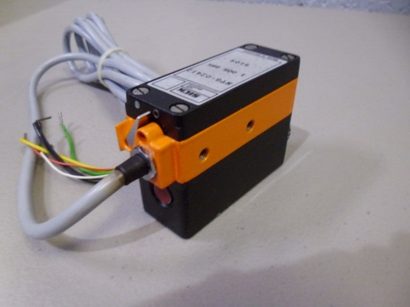 SICK NT8-02412 REGIS SCANNER CONTRAST SENSOR 1 005 985  NSNP