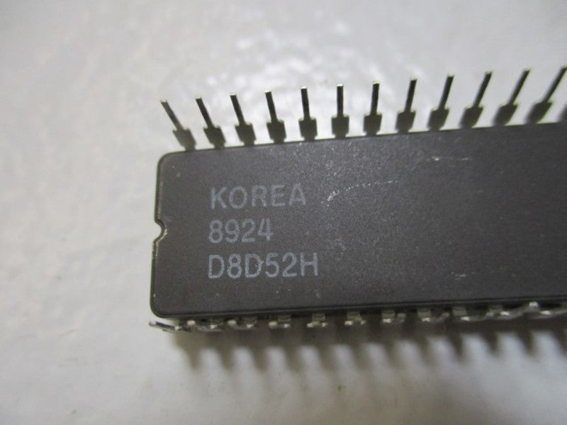 STOCK 1232-D22801 28-PIN MICRO CHIP  UNMP