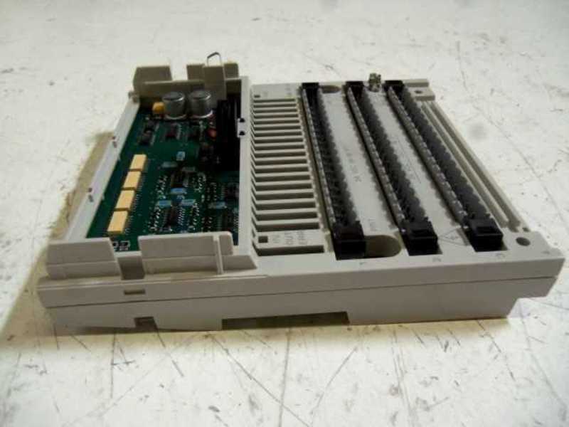 SCHNEIDER ELECTRIC 170ADM35015 TSX MOMENTUM I/O BASE  NSMP