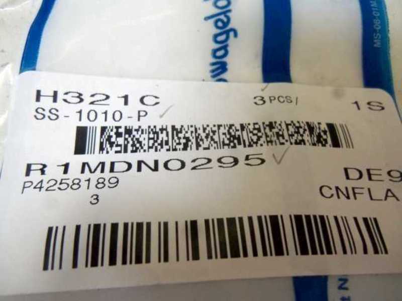 LOT OF 3 SWAGELOK SS-1010-P PLUG NSNP