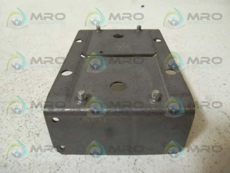 LOT OF 2 WIREMOLD G-4001 COUPLING GALVANIZED NSMP
