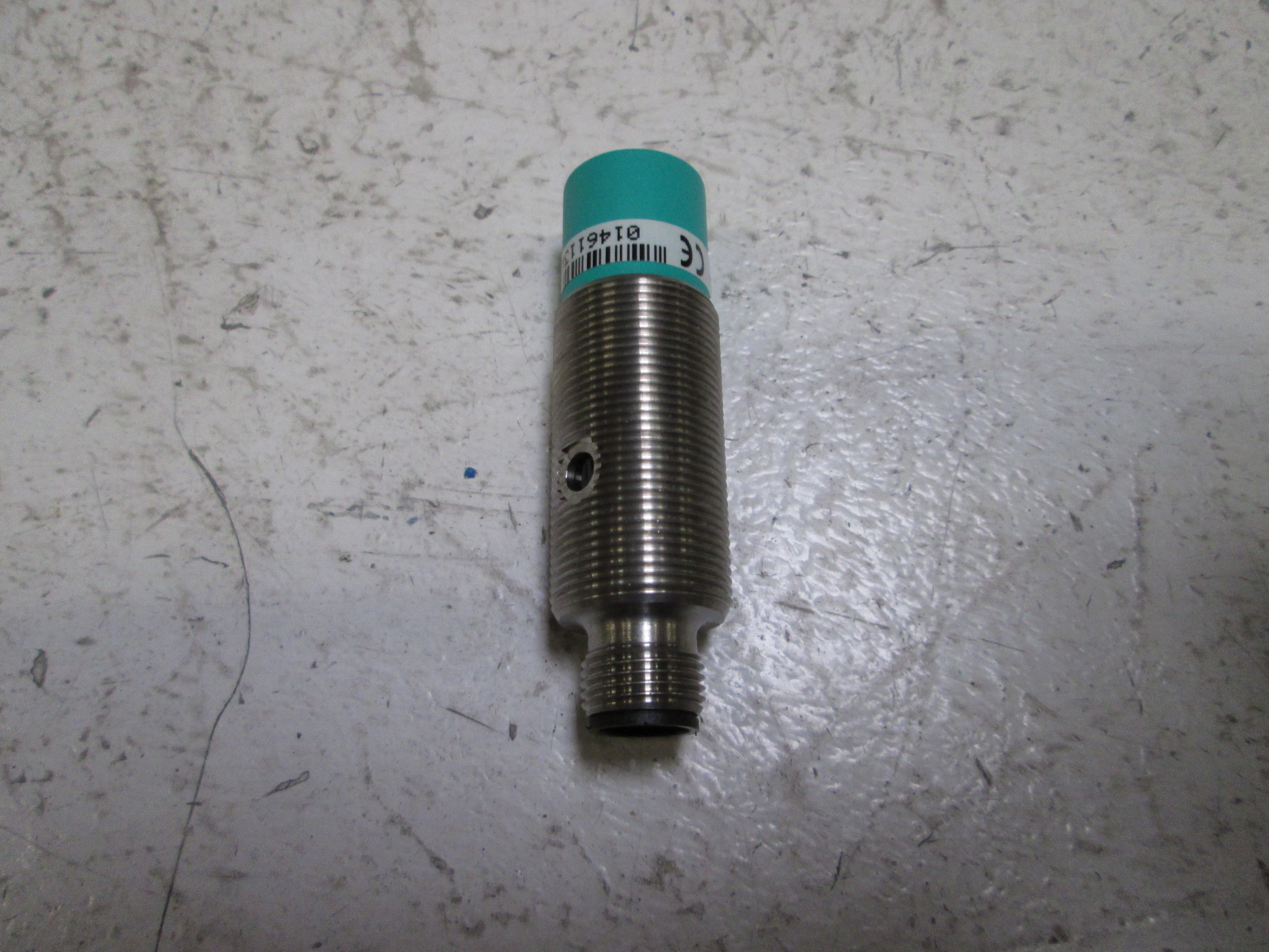 PEPPERL+FUCHS IVH-18GM-V1 INDUCTIVE * NEW *