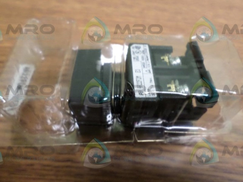 LOT OF 2 FE AR22F0M-10E3Y  NSMP