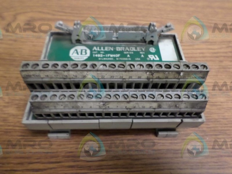 ALLEN BRADLEY 1492-IFM40F INTERFACE MODULE SER. A  UNMP