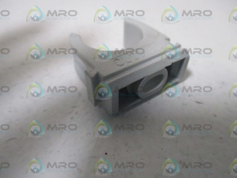 LOT OF 32 CLIPSAL 280/20 CONDUIT CLIP NSMP