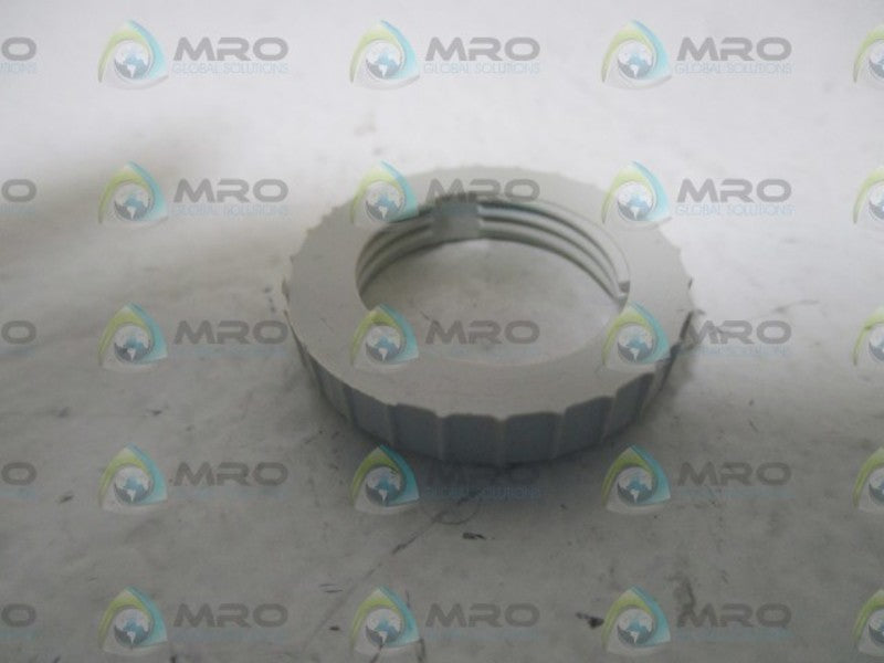LOT OF 100 CLIPSAL 260/20 SCREWED LOCK RINGS NSNP IN  A BOX