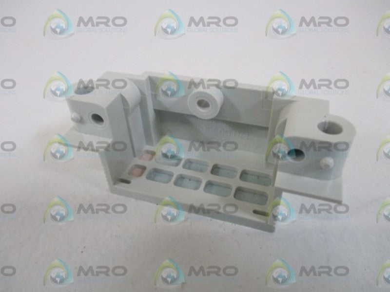 ISSC 621-9993 BL. I/O TERMINAL RETAINER  NSMP