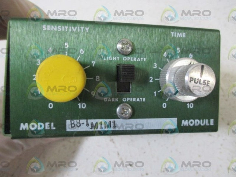 BANNER ENGINEERING B8-1M1M1 PHOTOELECTRIC AMPLIFIER  UNMP
