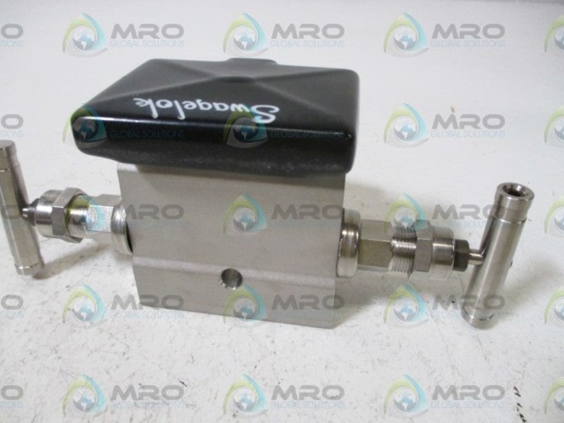 SWAGELOK SS-M3NBF8-FL MANIFOLD VALVE  NSNP