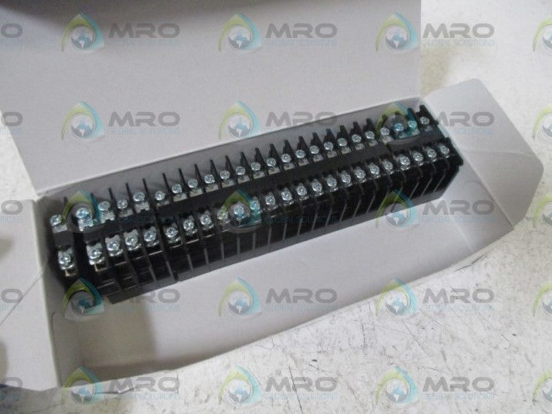 LOT OF 24 IDEC BNH10WPN50 PANBLOCK TERMINAL NSMP