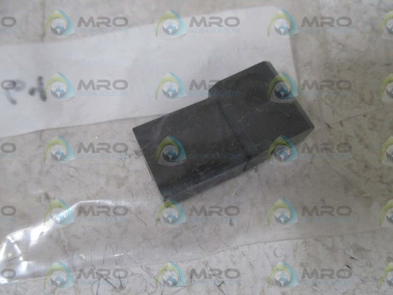 LOT OF 2 57-7698B FAB, LE, CLAMP PIVOT, SHORT TS NSNP IN A BAG