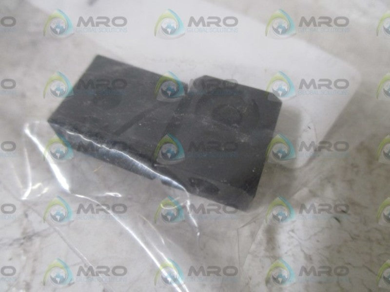 LOT OF 2 57-7698B FAB, LE, CLAMP PIVOT, SHORT TS NSNP IN A BAG
