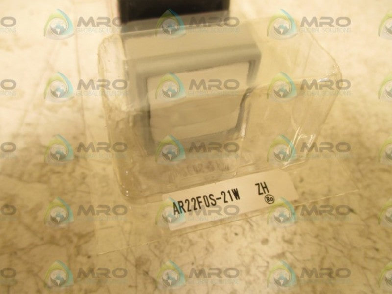 FUJI ELECTRIC AR22F0S-21W FULSH PUSHBUTTON  ORIGINAL PACKAGE
