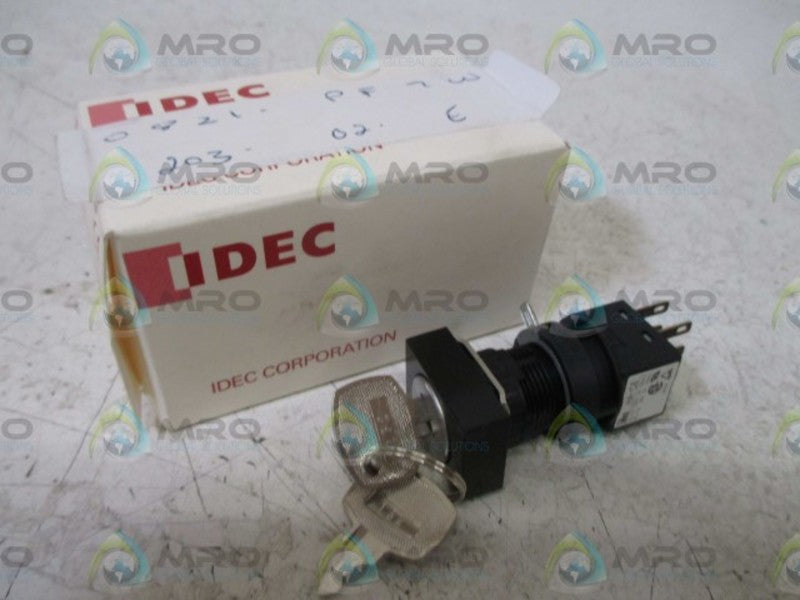 IDEC LA3K-2C6B SWITCH W/KEYS  NSMP