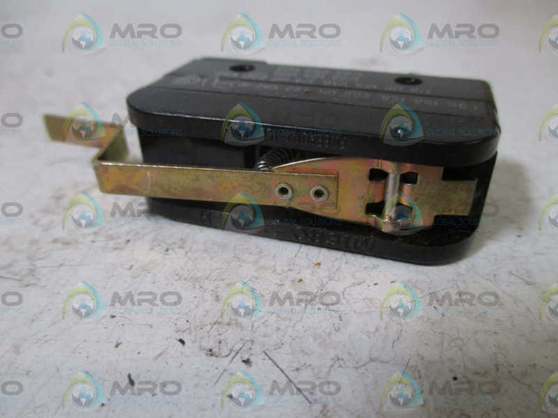 LOT OF 7 MICROSWITCH B2-2RW88-P2 LIMIT SWITCH NSNP