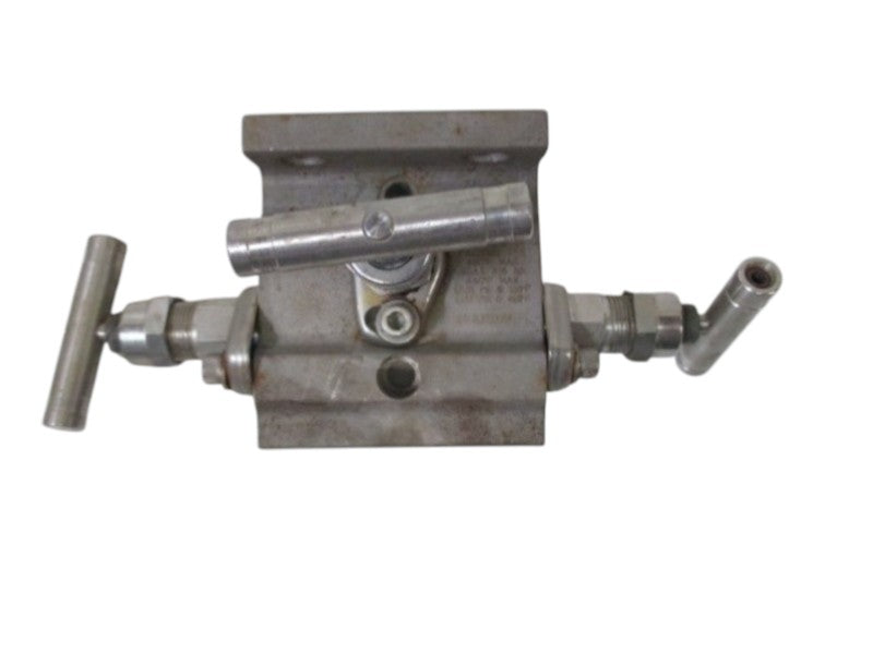 WHITNEY SS-M3NBF8-FL MANIFOLD VALVE  UNMP